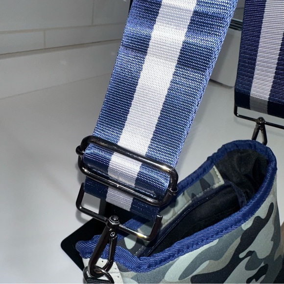 Haute Shore Neoprene Camo Crossbody Bag Blue White Stripe Strap - Picture 7 of 12